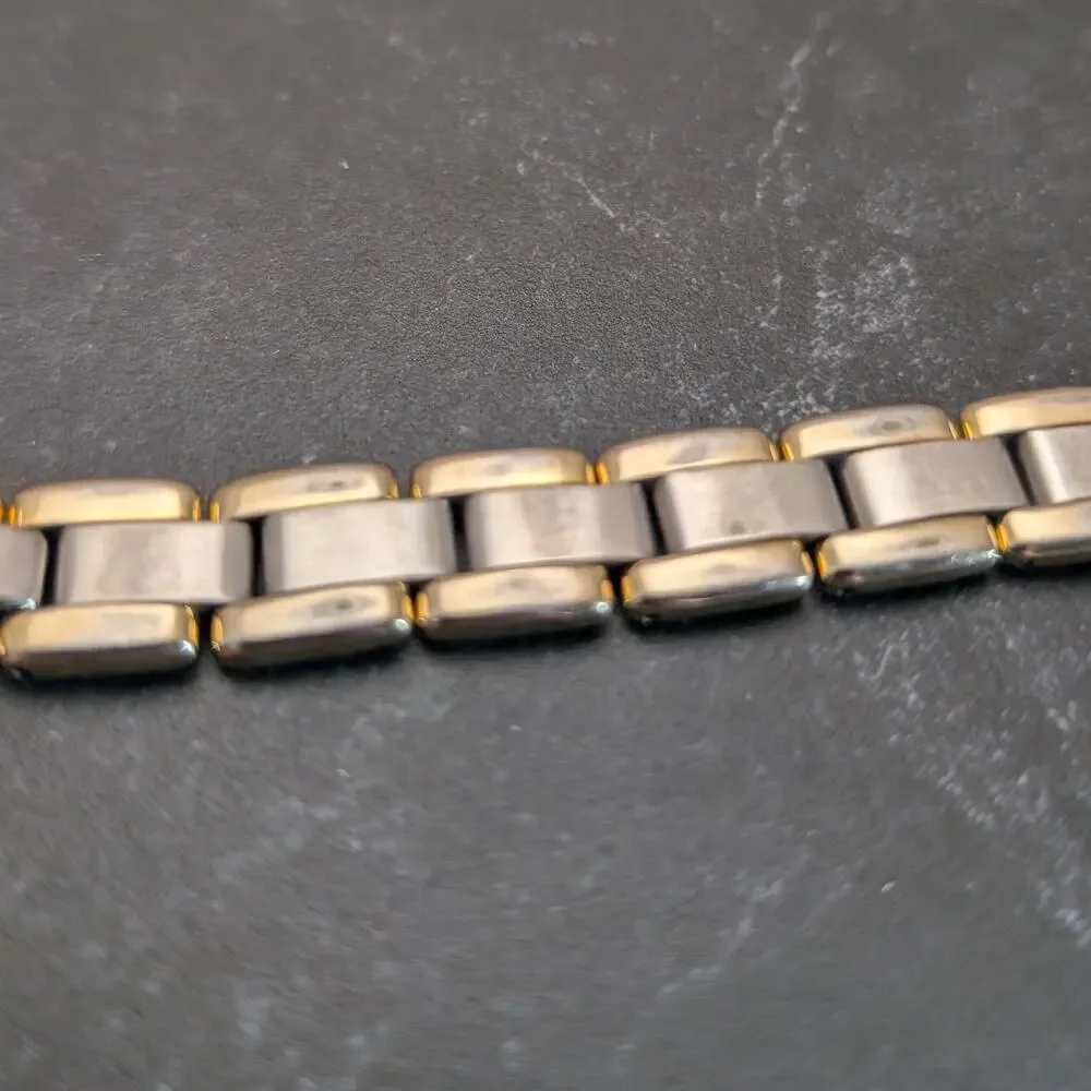 Ladies Citizen Watch Two Tone 5920-S76248 Needs New Battery